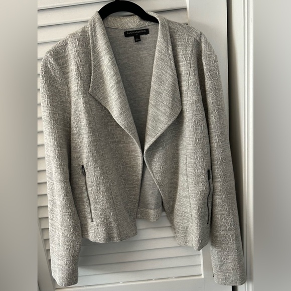 Beautiful Gray and White Blazer from Banana Republic size Large - Picture 1 of 9